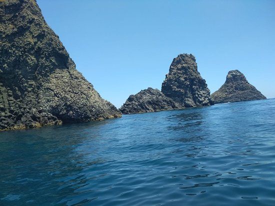 I Faraglioni Di Acitrezza